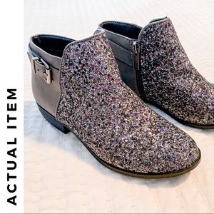 NWOT Kidpik Girls Gray sequin booties, Size 3